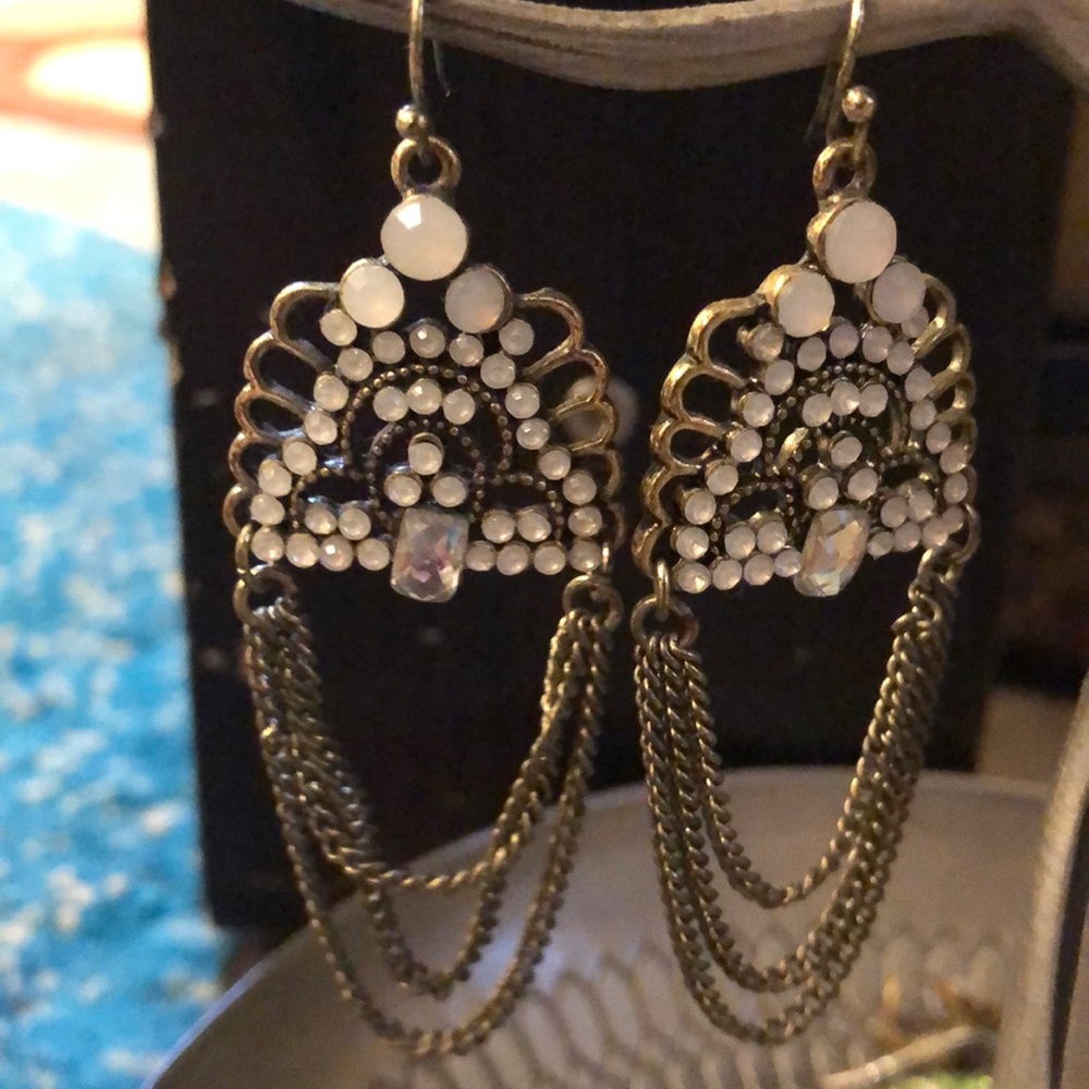 Dangling chain earrings with white stones